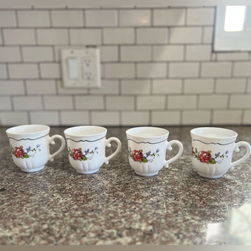 Beautiful 4-Piece Arcopal France Vintage French Teacups